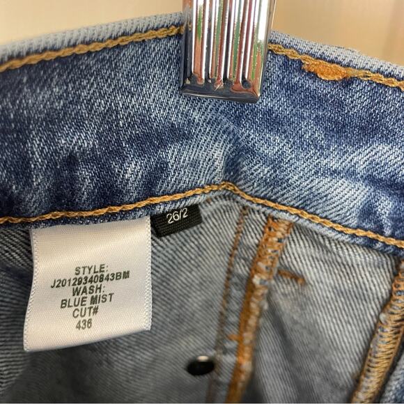 Veronica Beard Ryleigh Slim Straight V Stitched Jeans Blue Mist Wash - Picture 9 of 9